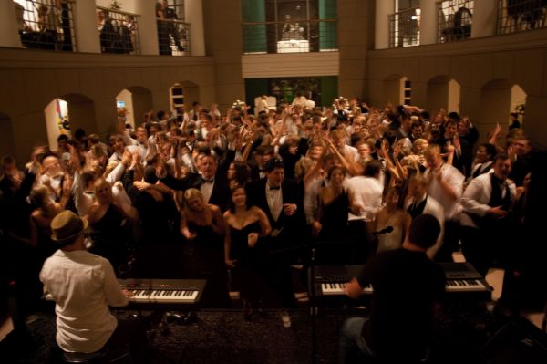 Dueling Pianos : College Piano Act