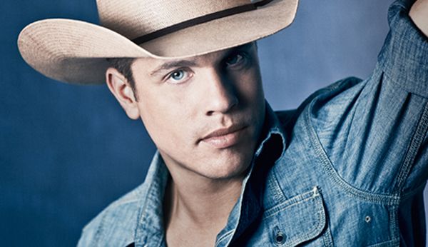 Dustin Lynch : College Band